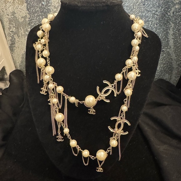 CHANEL Pearl and Gold Necklace - Picture 1 of 5